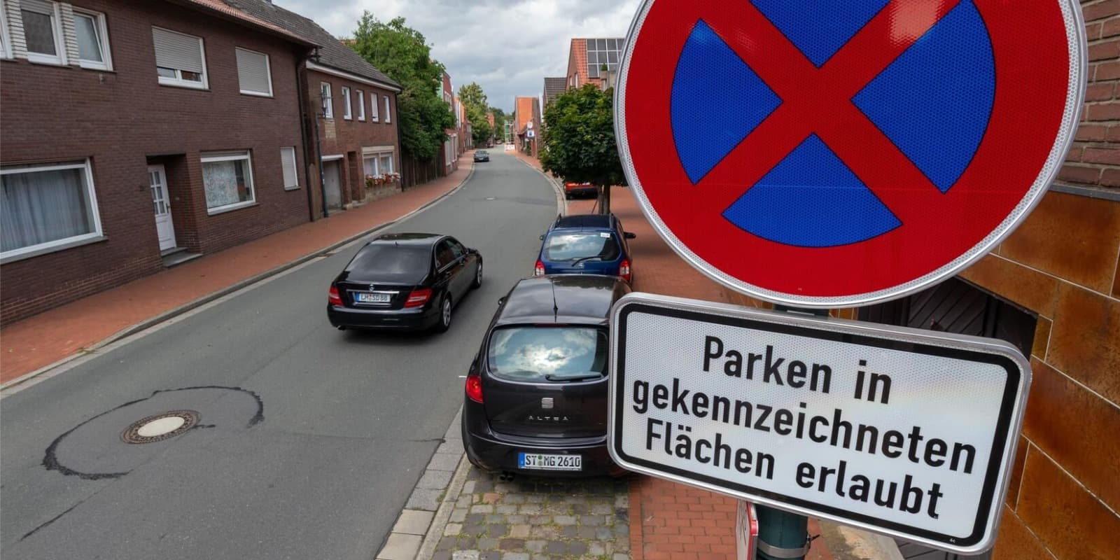 Halteverbotsschilder Berlin mieten – Ihre mobile Absicherung für jede Lage
