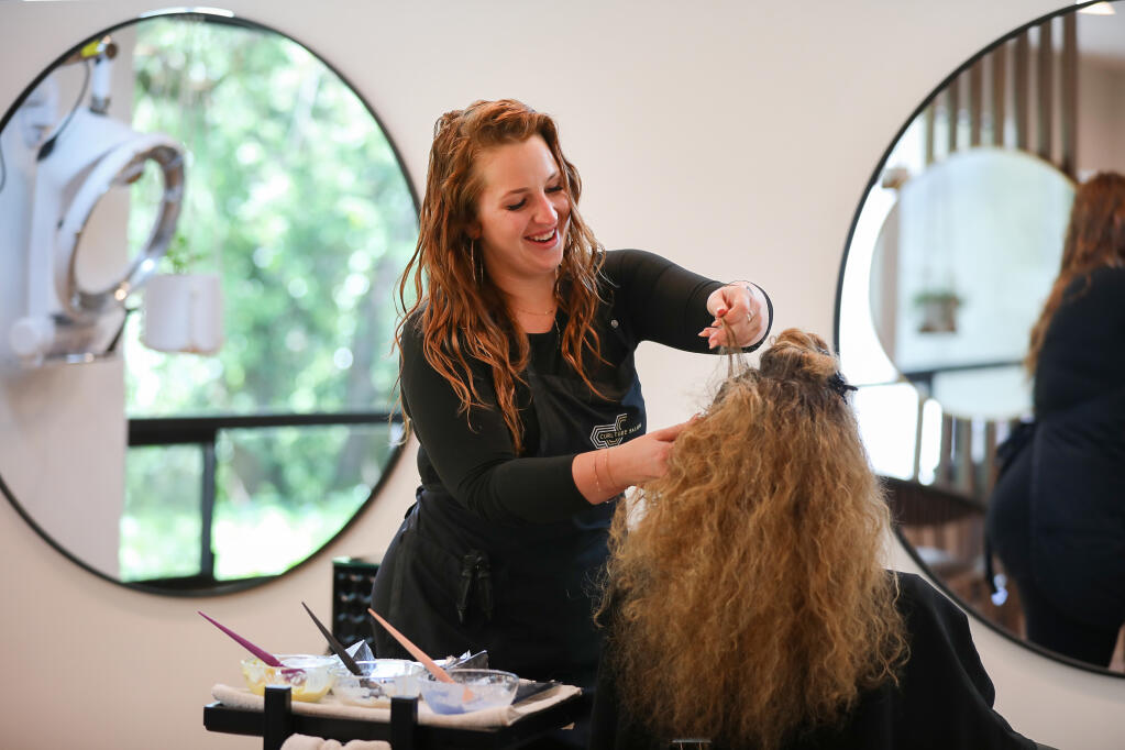 Entdecken Sie stilvolle Einrichtung für Friseursalon und Kosmetikeinrichtung