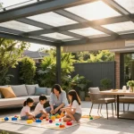 Moderne Terrassenüberdachungen schaffen gemütliche Aufenthaltsräume im Freien.